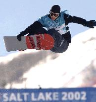 Powers wins the gold in men's snowboarding